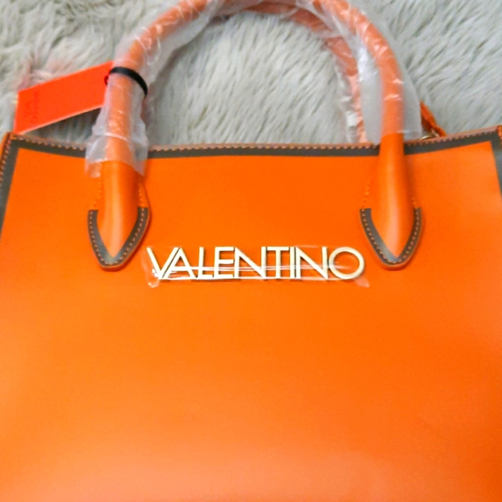 NWT Mario Valentino convertible handbag